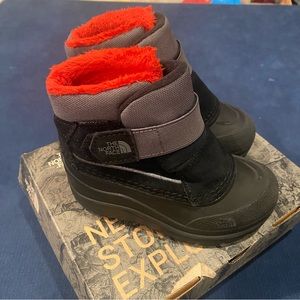 size 9 Toddler Alpenglow II Boots New in Box Unworn EU 26 red black